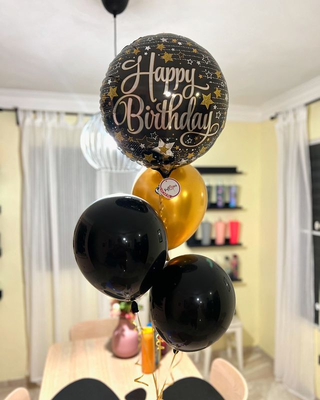 Arreglo de globo con helio Santo domingo HBD golod and black